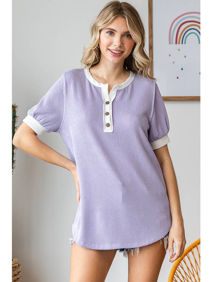 7th Ray - Vendita all'ingrosso Top in maglia - Donna - Top a coste con bottoni a contrasto sul davanti e maniche corte T54497