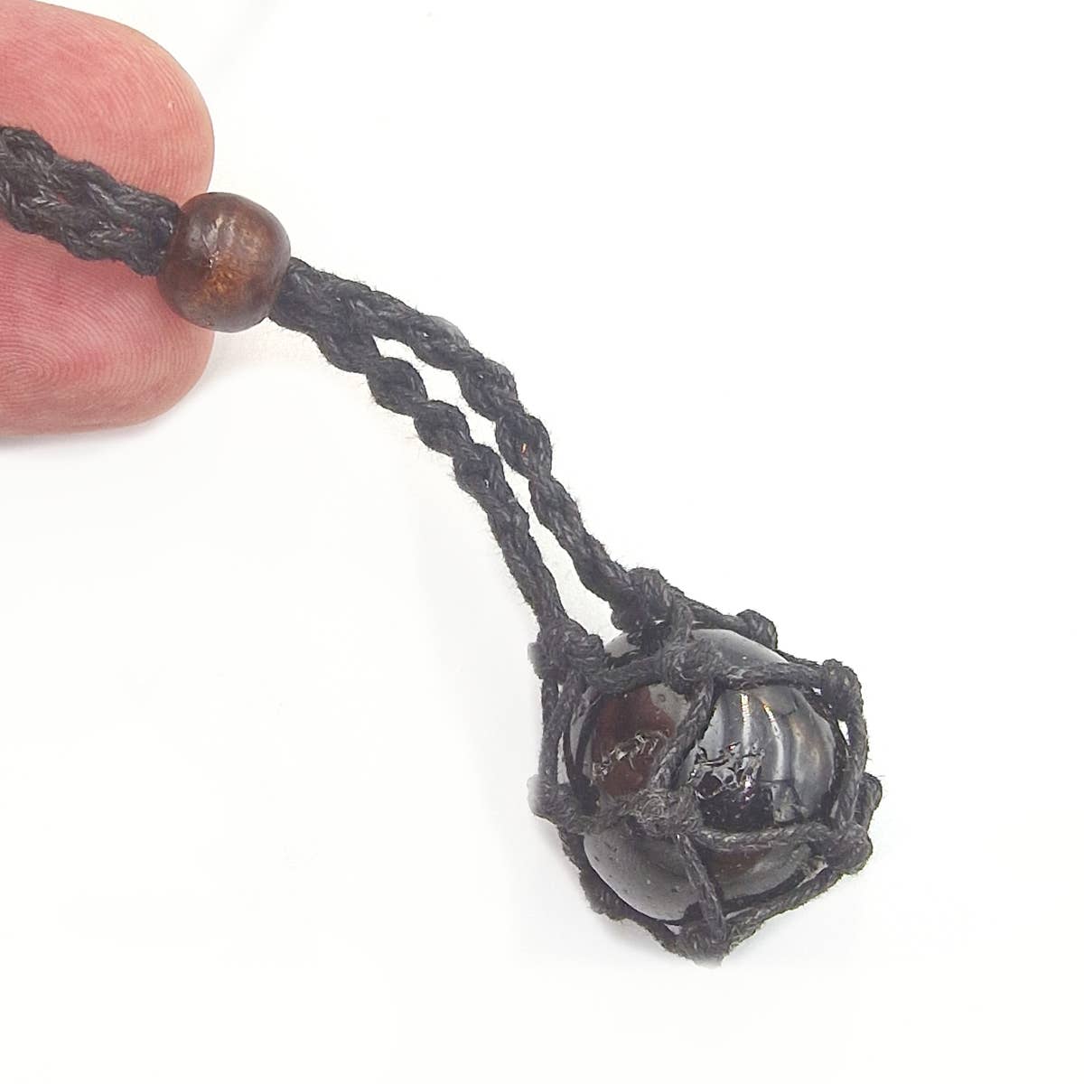 Shamans Crystal – Großhandel Kette mit Anhänger/Charm – Makramee-Netzbeutel-Halsschmuck für Trommelsteine10