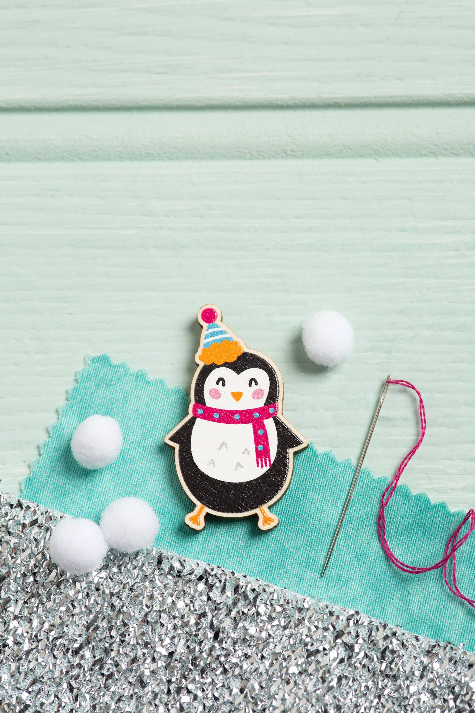 Hawthorn Handmade (US Duties Paid) – wholesale Embroidery/cross-stitch supplies – Penguin Magnetic Needle Minder | Gift for Crafters2