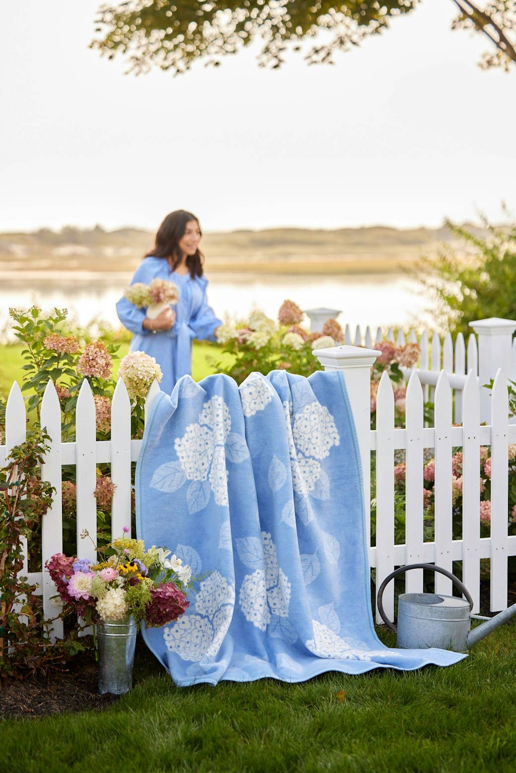 ChappyWrap - Wholesale Throw Blanket - Hydrangeas Bluebell Blanket3