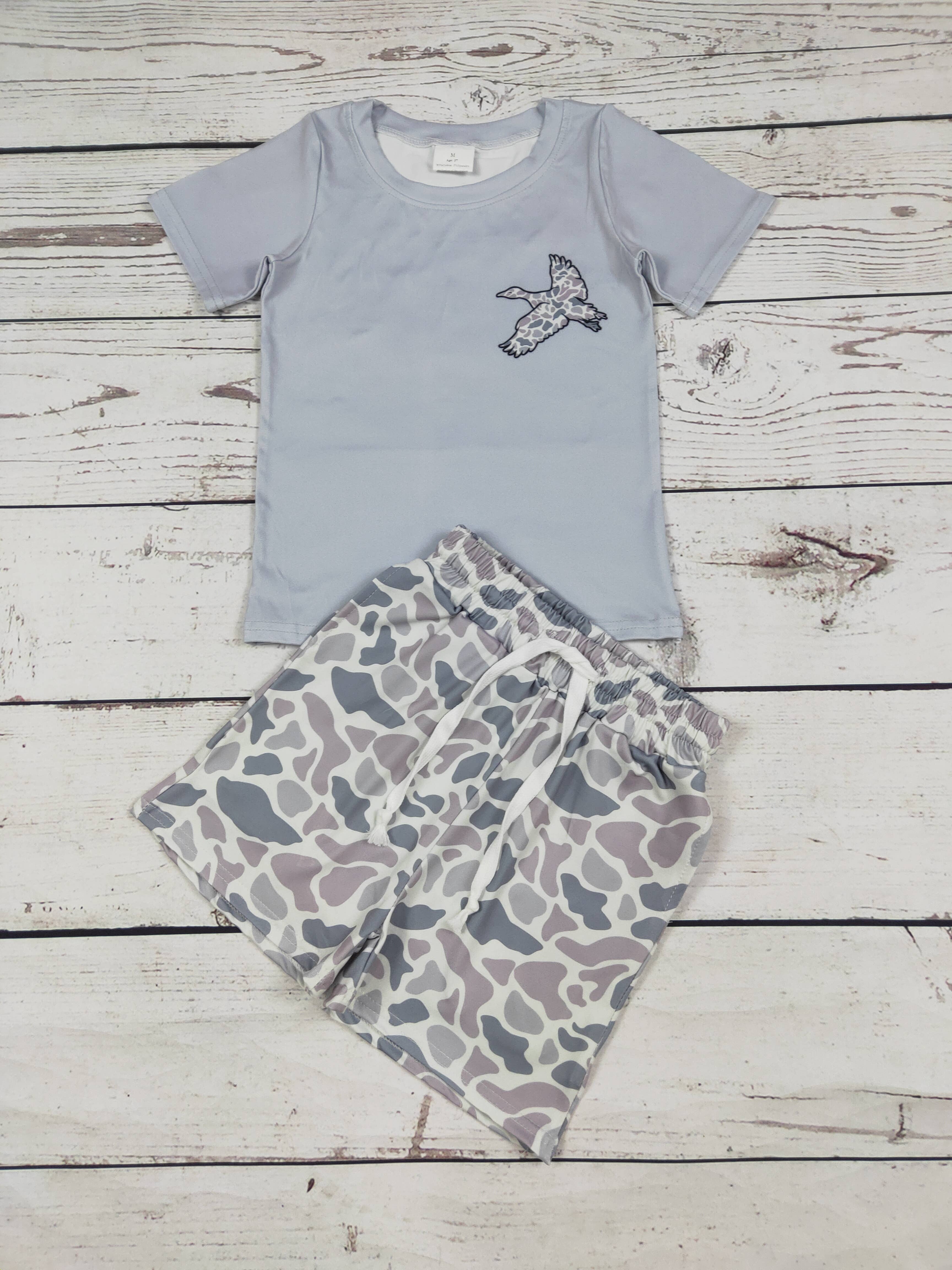 sassy kids palace - Vendita all'ingrosso Completo top e pantaloncini - Bambini - Set di pantaloncini stampati mimetici con anatre per ragazzi