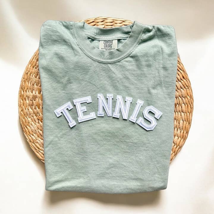 Camiseta de Tenis Comfort Colors, Ropa del Club de Tenis para venta al por mayor de Threads And Needles, INC.