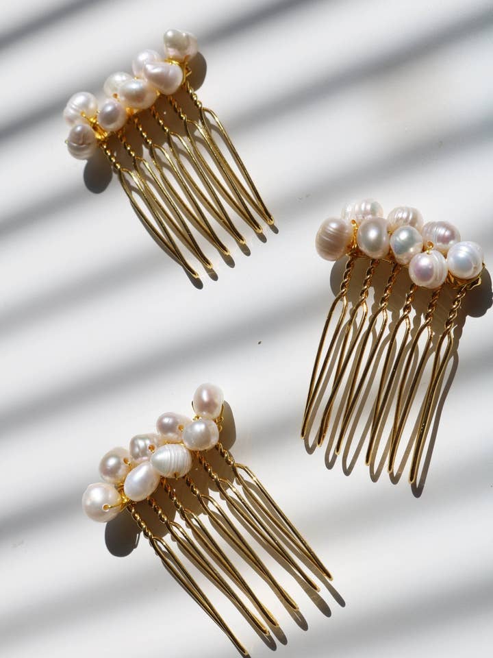 Adelle Freshwater Pearl Comb no.01 Small for wholesale by Miss Foxine Couture
