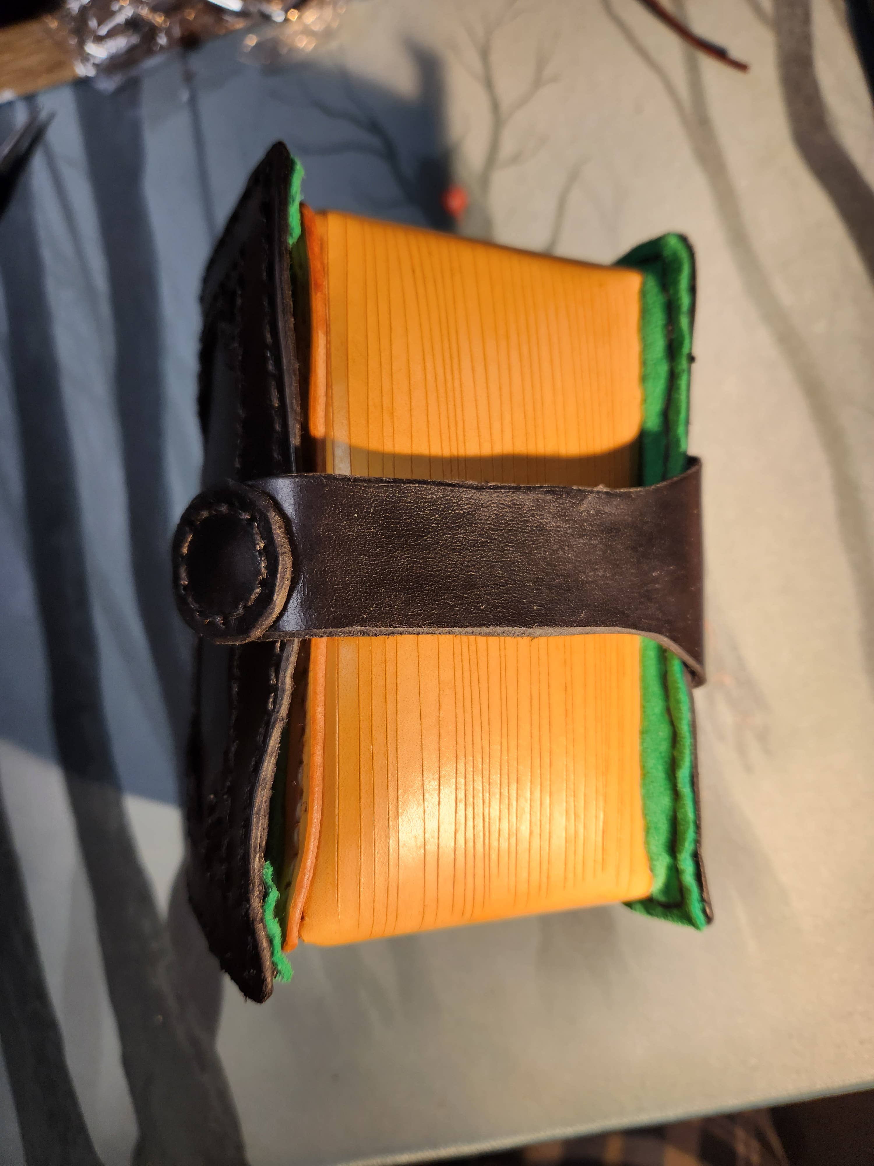 Crimson Knight Leatherworks LLC – Jogo de cartas por atacado – Estojo em forma de livro para deck Commander, MTG9