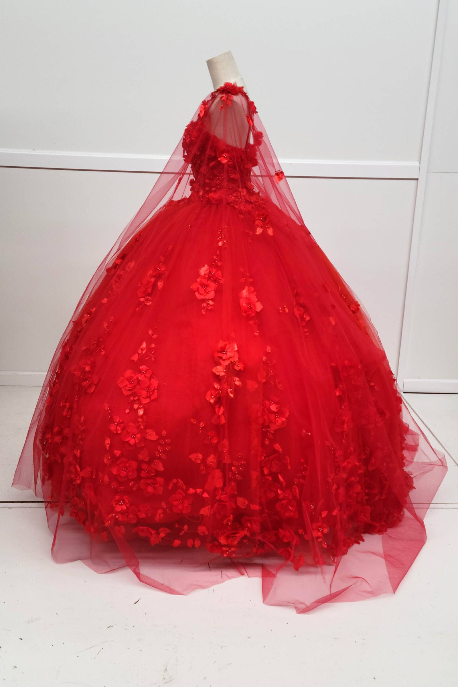 Chicas – Vestido comprido - Mulher por atacado – Vestido de Quinceanera com Flores e Capa com Abertura CHF301828