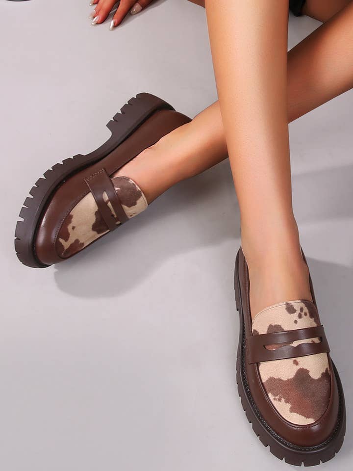 BELLICY / Cink-me - Wholesale Loafers - Women's - Two-tone faux leather loafers with textured sole, QP55-104