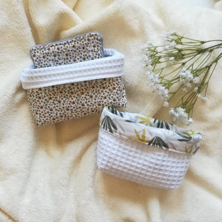 Pack de 10 lingettes démaquillantes lavables avec sa panière pour la vente par Maison Alice