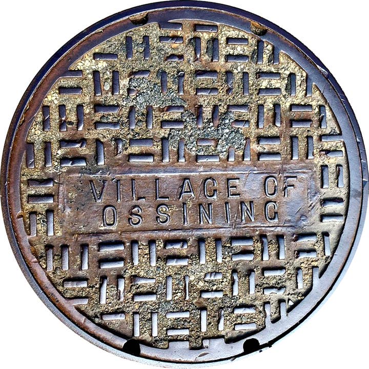 PROJEKT OST - Ossining, NY - Kanaldeckel-Fußmatte für den Großhandel von Vernakular Photo Designs