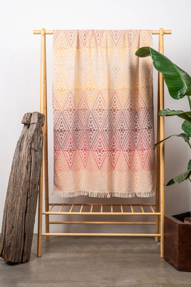 Beat Collection by Lanificio Idealtex Srl – Engroshandel Strandhåndklæde – Casablanca bomuldshåndklæder med farvet jacquardmønster1