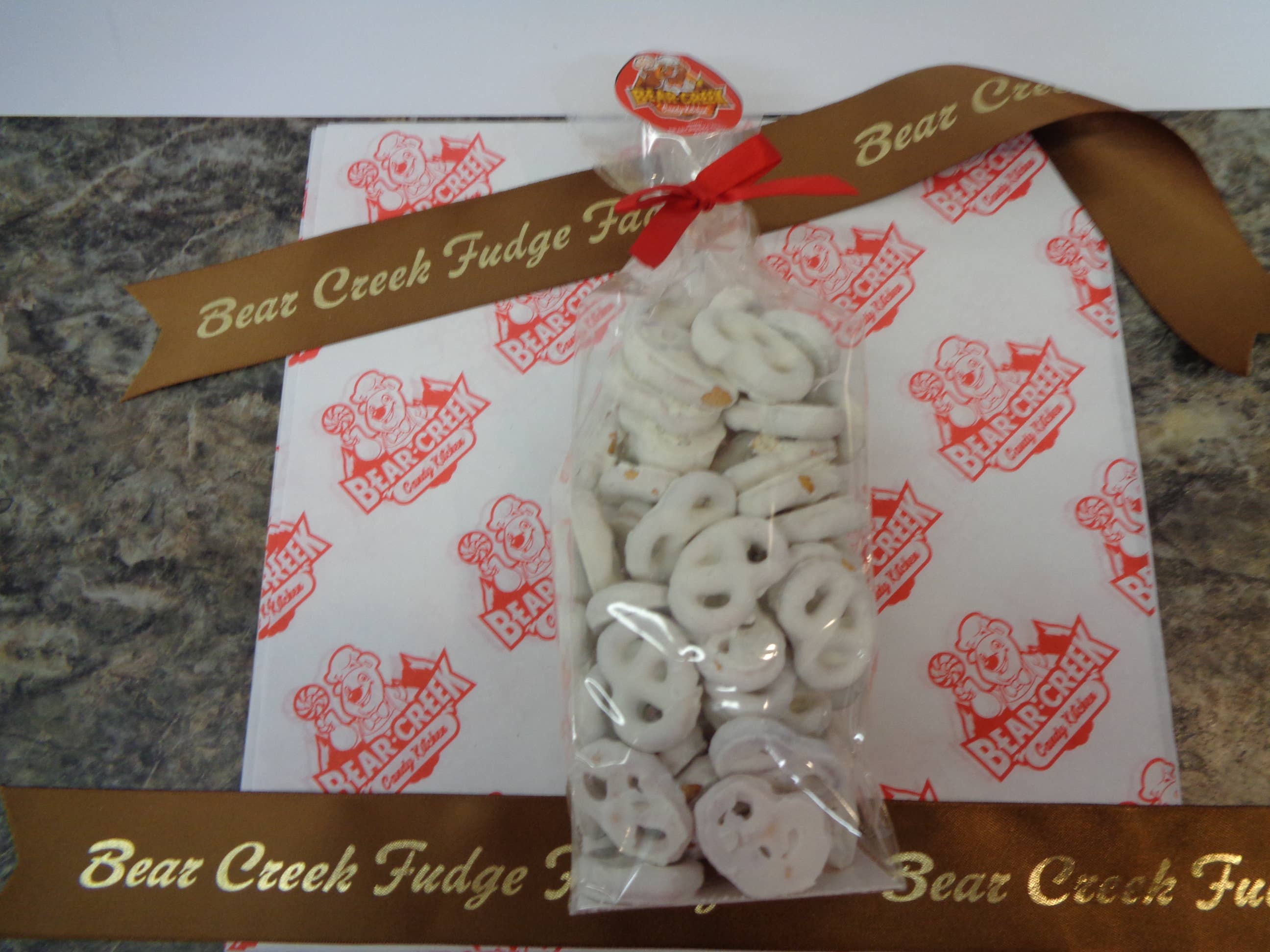 Bear Creek Candy Kitchen – Großhandel Brezel – 🥨Weiße Schokoladenbrezeln🍫 1-Pfund-Beutel1