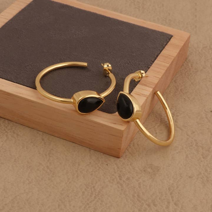 Orecchini a Cerchio in Onice Nero Orecchini Fatti a Mano Placcati in Oro con Onice per la vendita all'ingrosso da parte di El Joyero