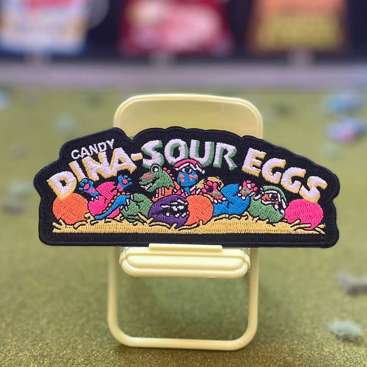 5" X 2" Broderet "Dino-Sure Æg" Patch for engroshandel hos FingerlessJoe