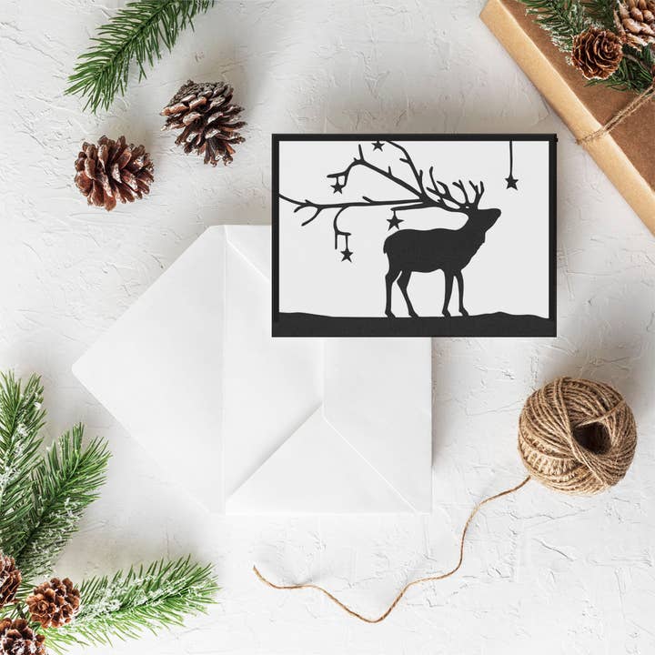 Stjärnhjort Julkort – Skogsinspirerad Julhälsning A2 för wholesale av Squirrel Tacos Papercuts