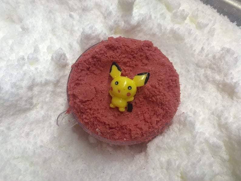 Yours Truly Bath Co – wholesale Bath bomb/fizz – Poke-Bomb Toy Bath Bomb3