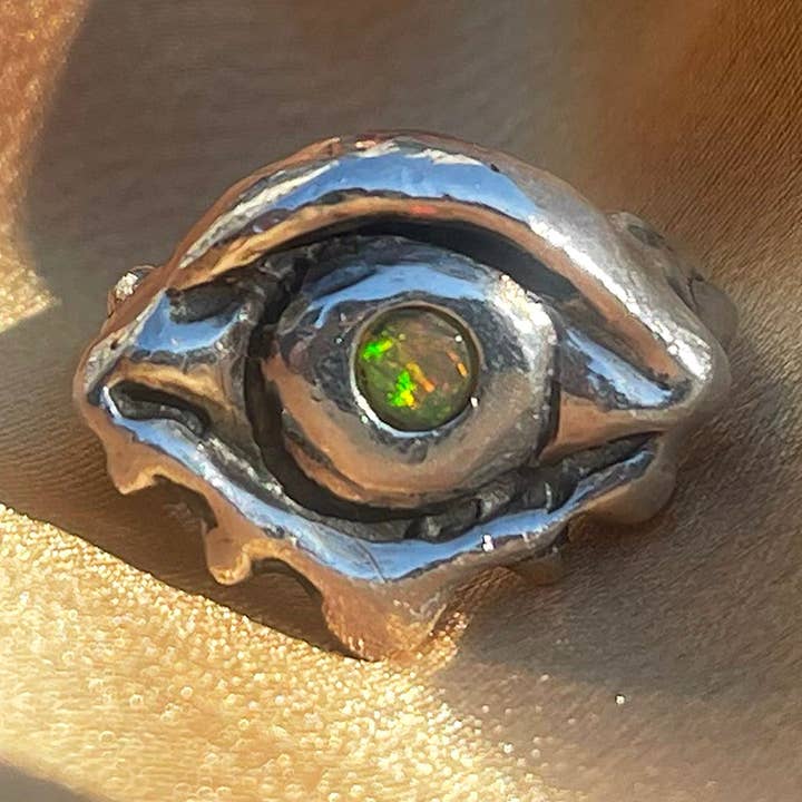 Bague de protection contre le mauvais œil, opale, SZ 8 • RTS pour la vente par Hellhound Jewelry