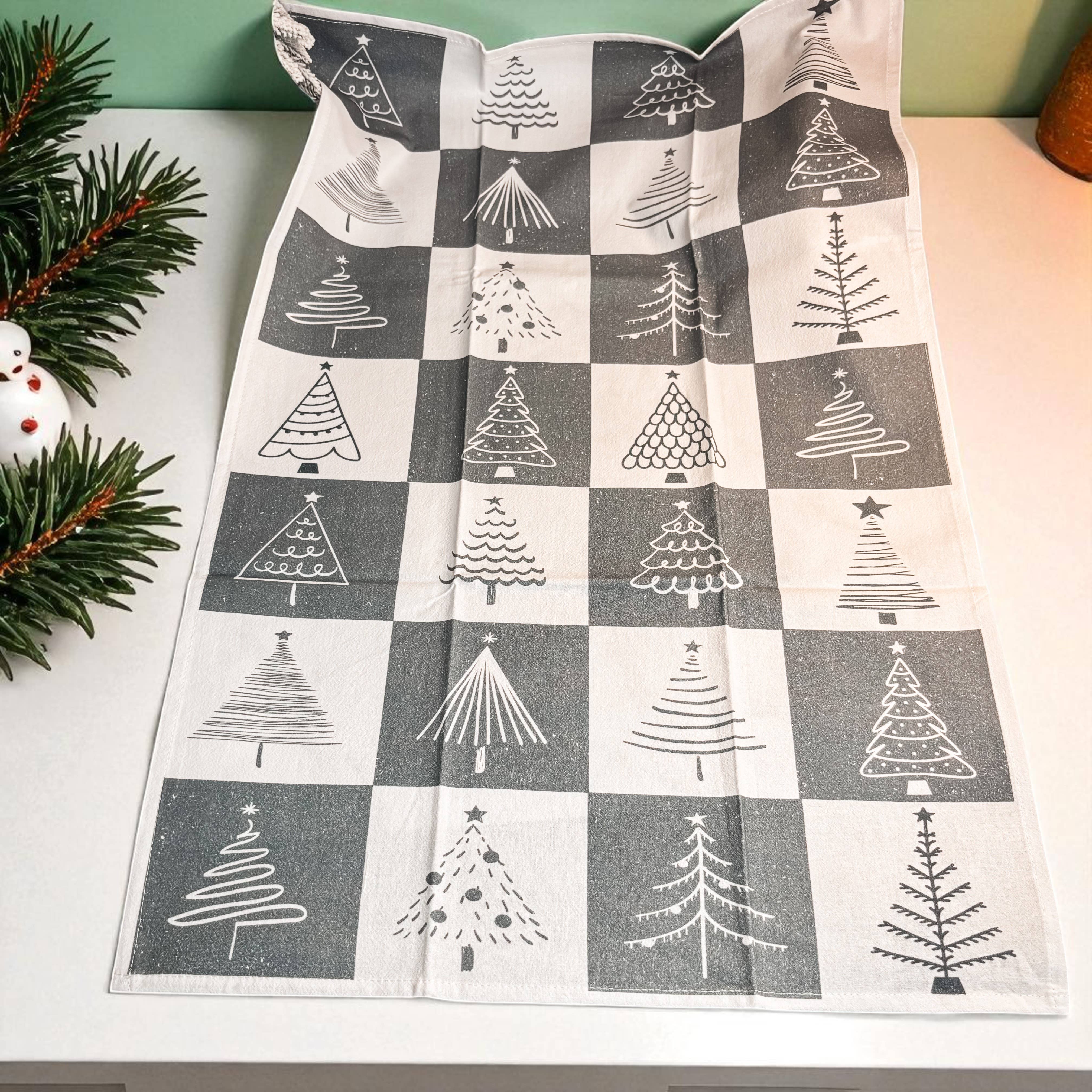 Gia Roma - Wholesale Tea Towel - Vintage Santa Holiday Kitchen Towel & Decor | Pink Christmas60