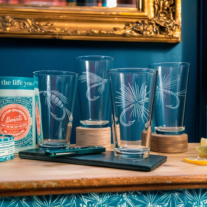 Ensemble de verres à boire mouches pour la pêche à la mouche pour la vente par Benoit's Design Co.