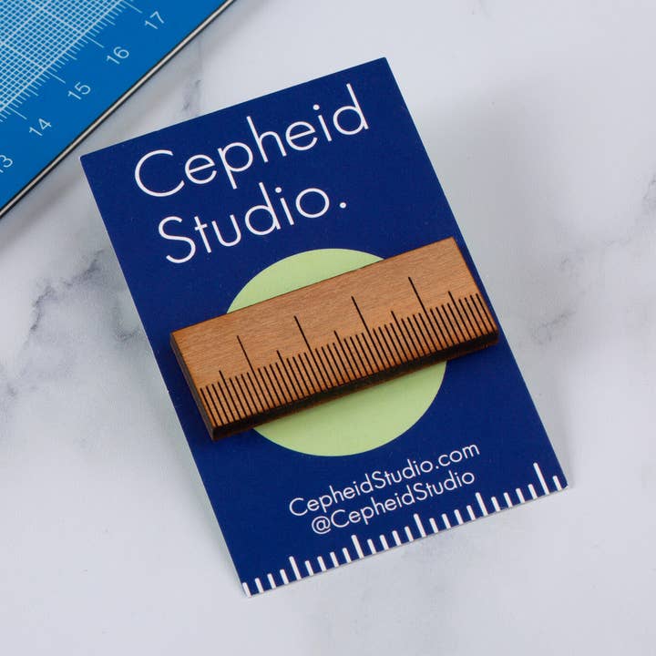 Linjal pin märke för wholesale av Cepheid Studio