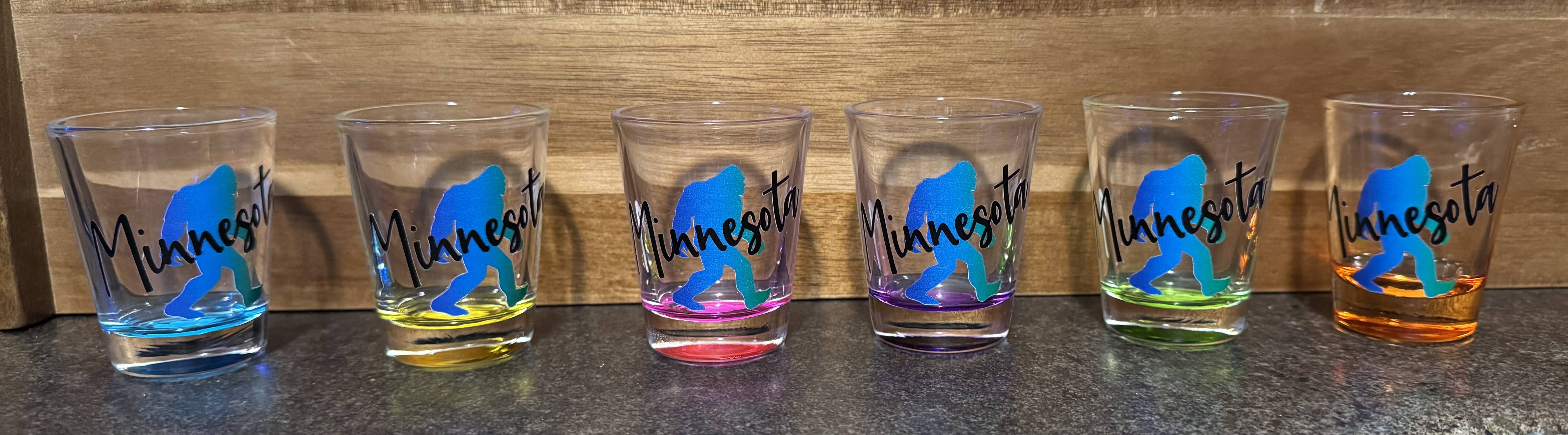 Squatchin’ Country - Vente Verre à shooter - Verres à liqueur colorés de l'État de Bigfoot - votre État / personnalisé1