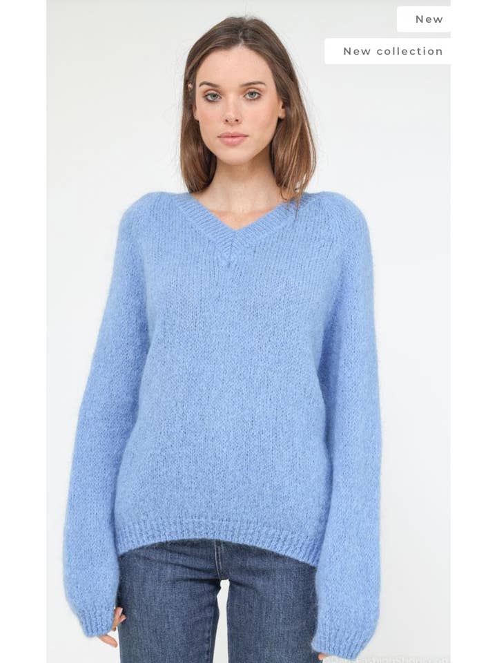 LOOWIE – wholesale Knitted jumper – Women′s – NO8007 One Size Italian V-Neck Mohair Sweater LOOWIE