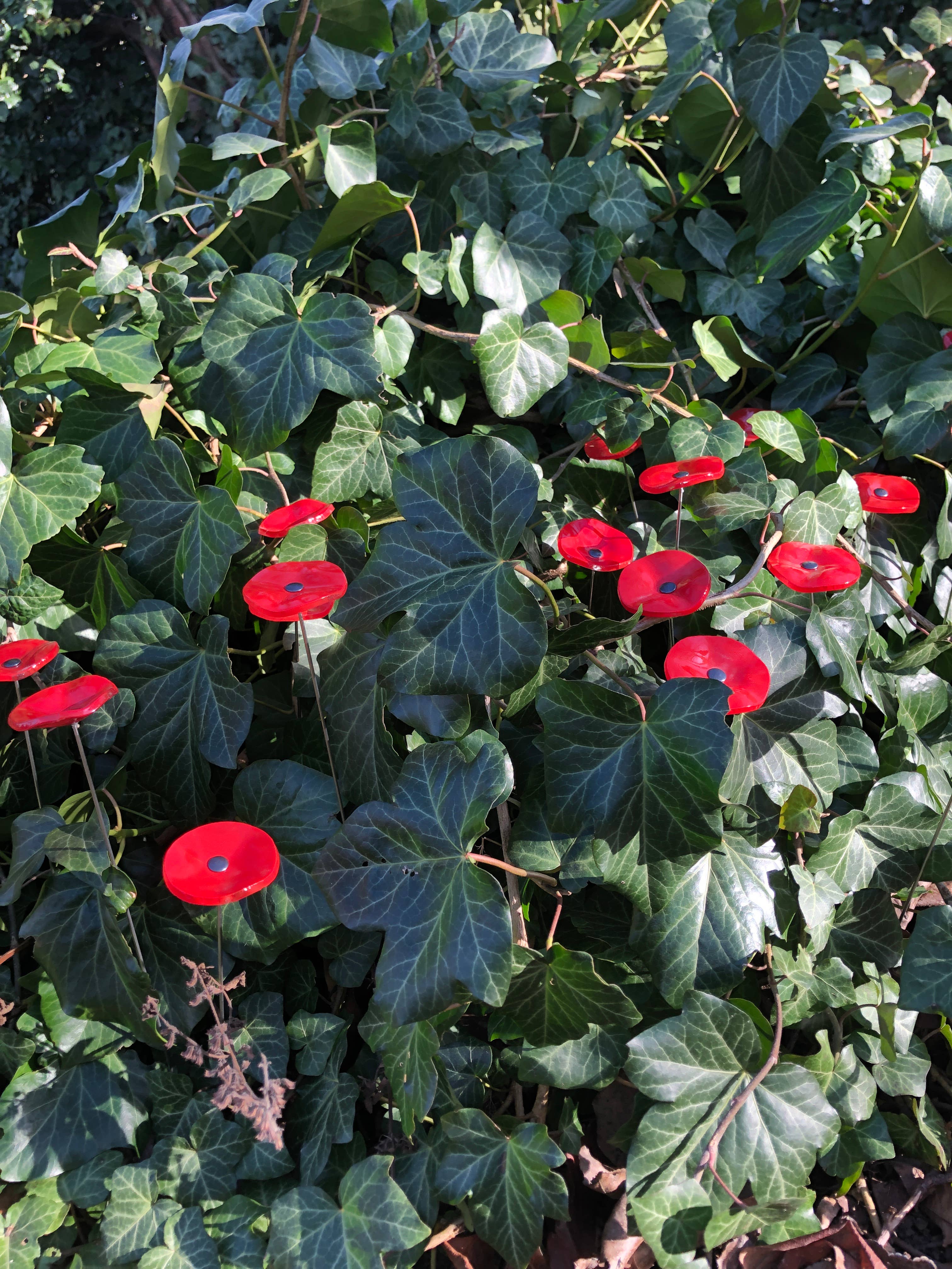 CARNEOL GLASS - Wholesale Garden/Lawn Stake - Small Glass Flower For Outside In Red41