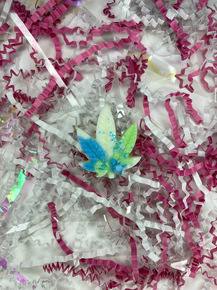 Asteroid OG Pot Leaf Melts for wholesale by Loud Candle Company