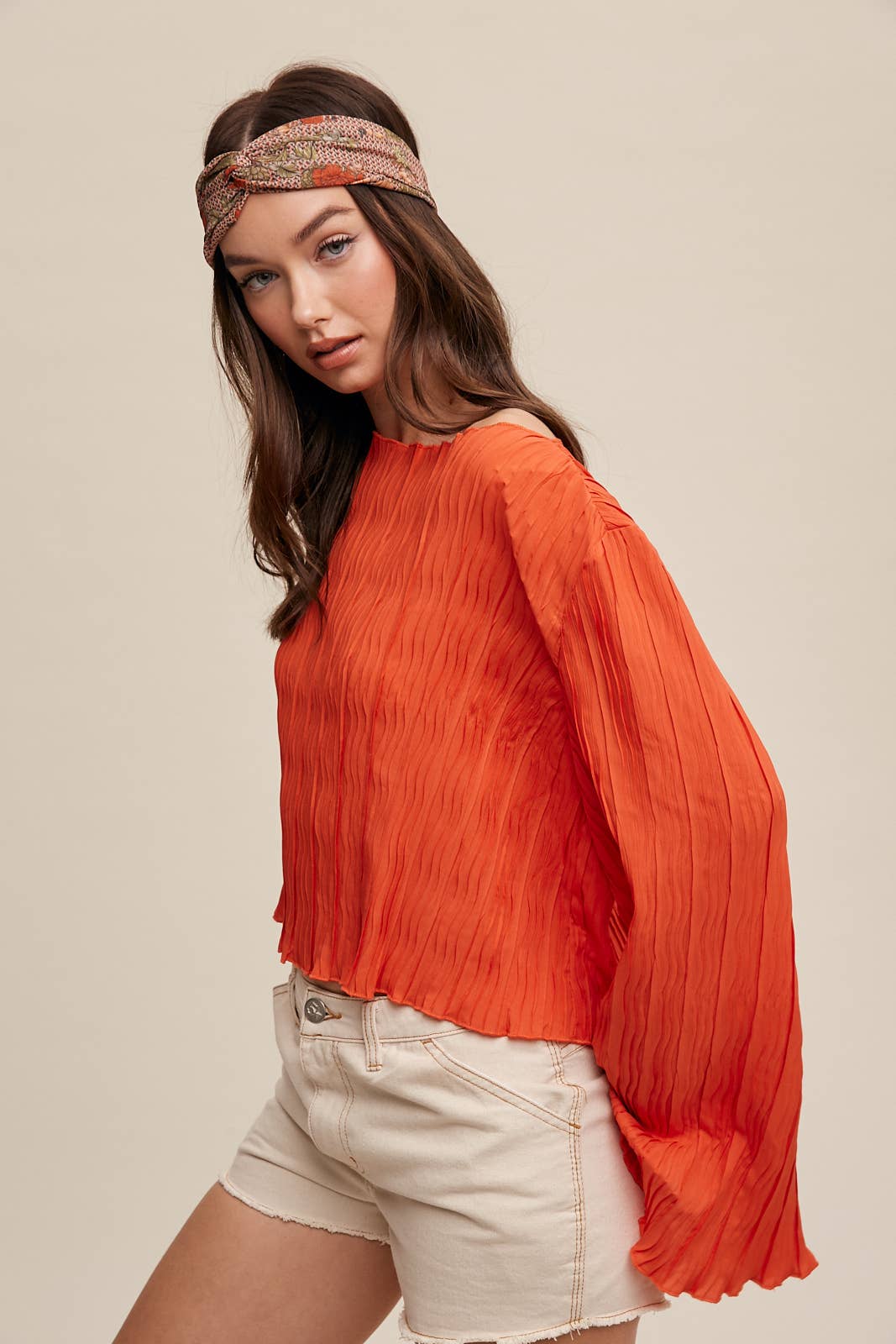 Listicle - Venta al por mayor Blusa - Mujer - Blusa plisada con espalda abierta y lazo.4