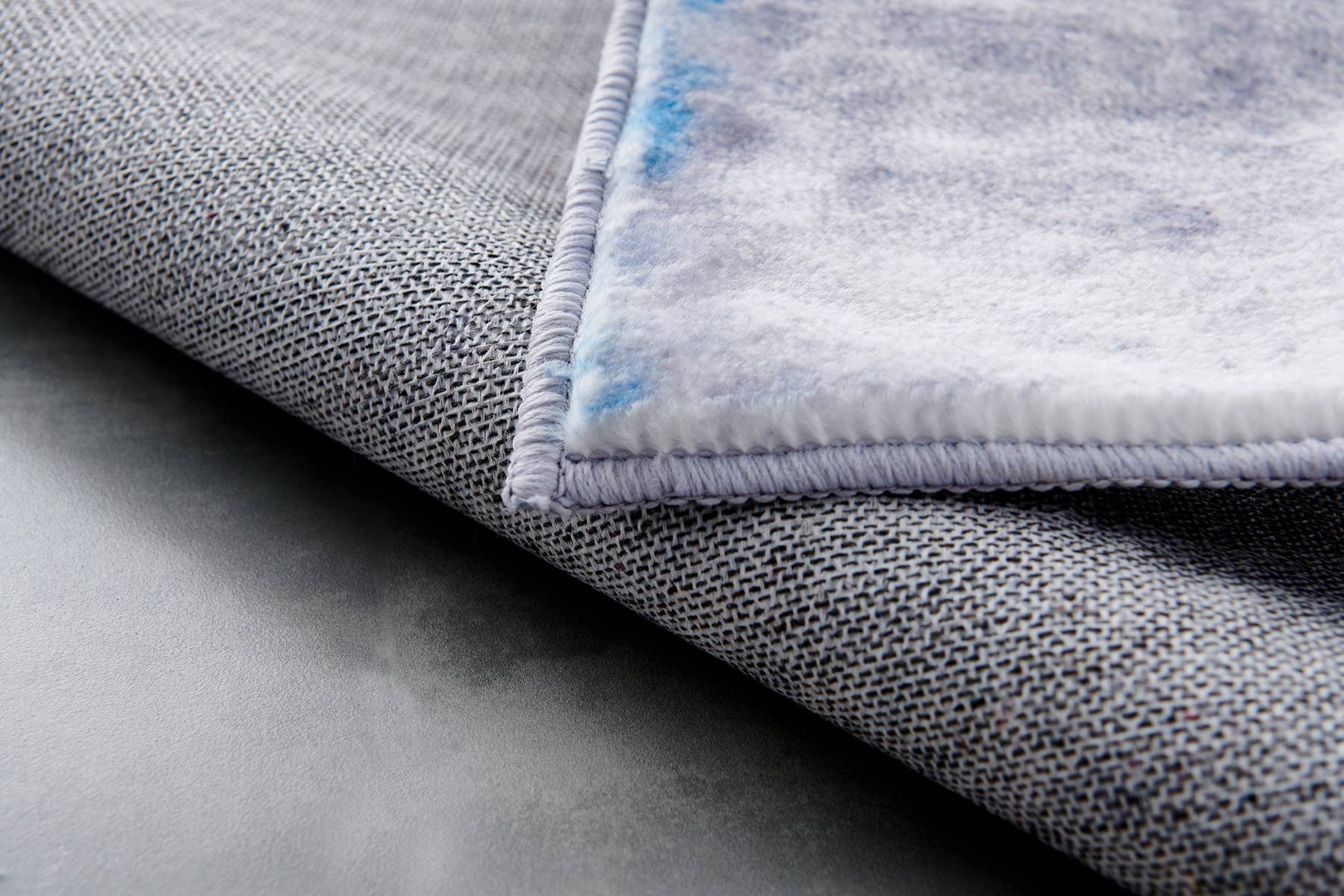 Amazing Rugs – Großhandel Teppichvorleger – Zara Abstract Design, maschinenwaschbar, grau/blau-gelber Bereich2