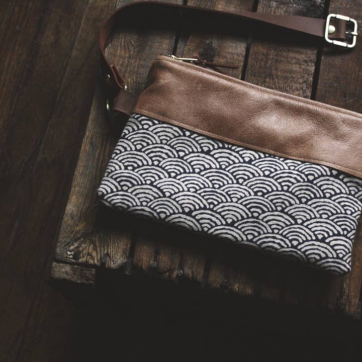 Grace Design - Venta al por mayor Riñonera - Mujer - Riñonera artesanal de piel con estampado índigo japonés