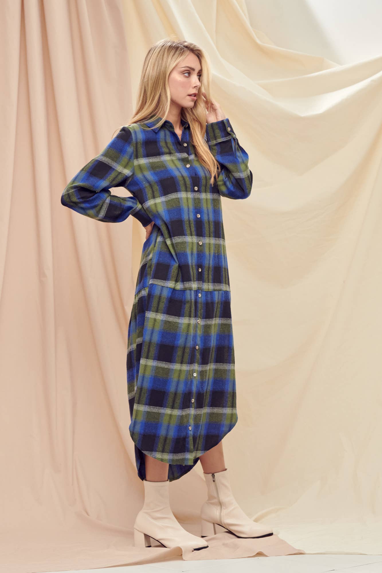 Fore Collection – wholesale Dress – Women's – LONG SLEEVE PLAID BUTTON DOWN DOLPHIN HEM DRESS-DI6187FO9