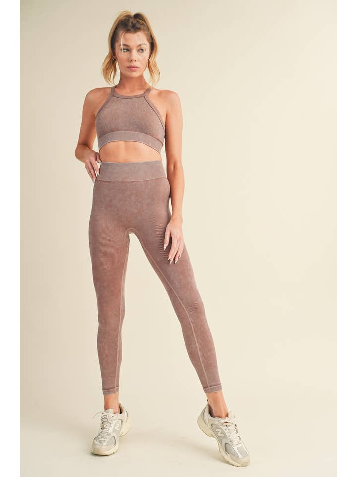 KIMBERLY C – Engroshandel Activewear-sæt – til kvinder – Sømløs ribbet BH og leggingssæt med høj hals19