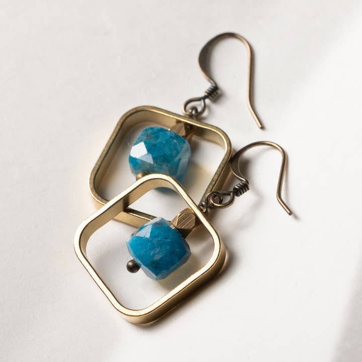 Apatit-Würfel-Quadrat-Ohrringe für den Großhandel von Edgy Petal Jewelry