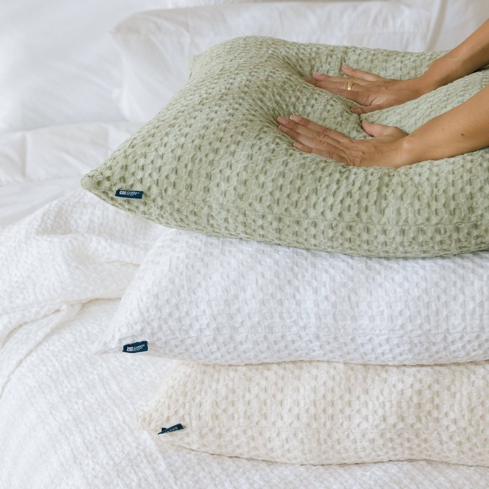 Torres Novas - Wholesale Bedding Blanket - White Santa Luzia Waffle Bedspreads3