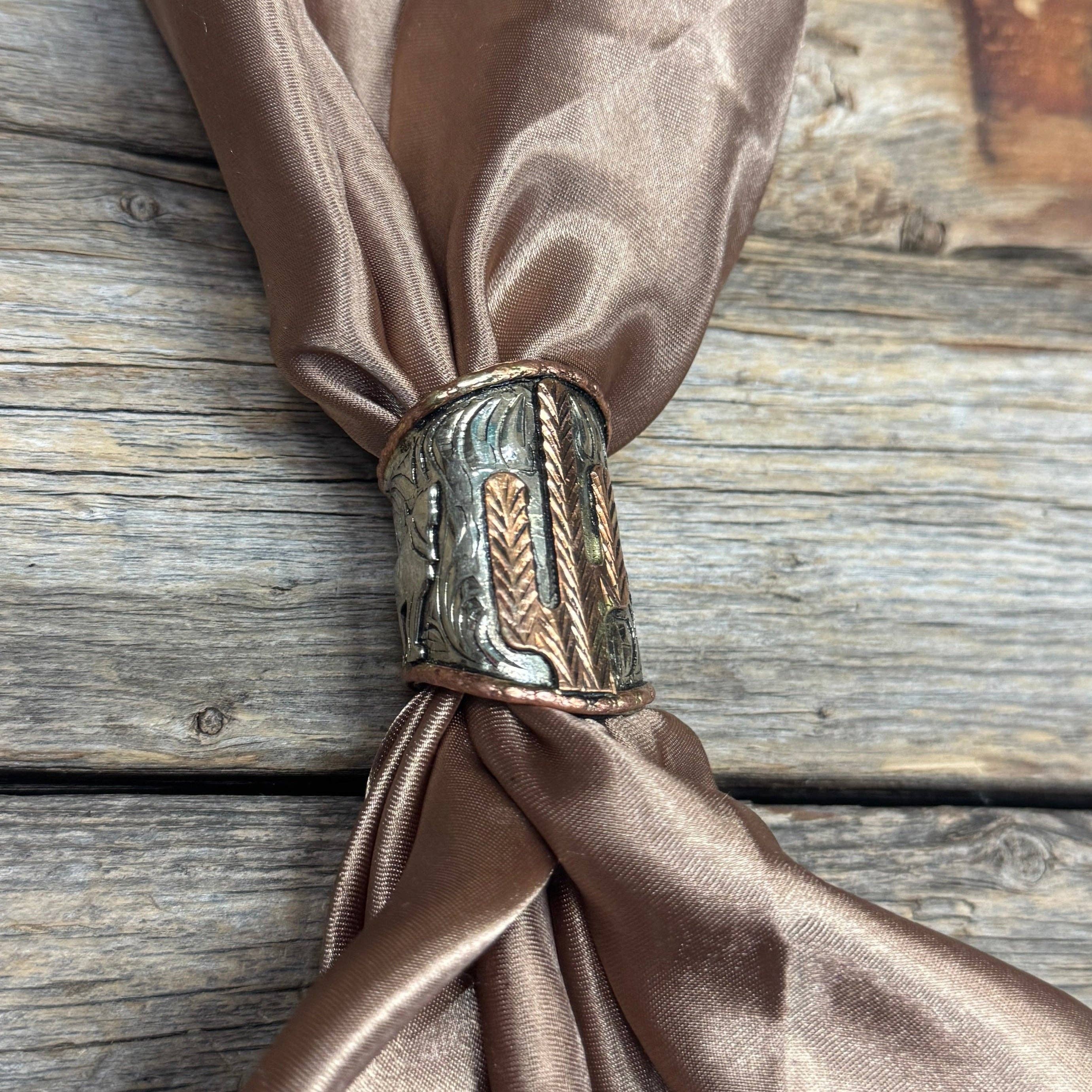 Rodeo Drive - Vendita all'ingrosso Fibbia per cintura - Donna - Scivoli per foulard selvaggi incisi in argento con turchese - Assortiti3