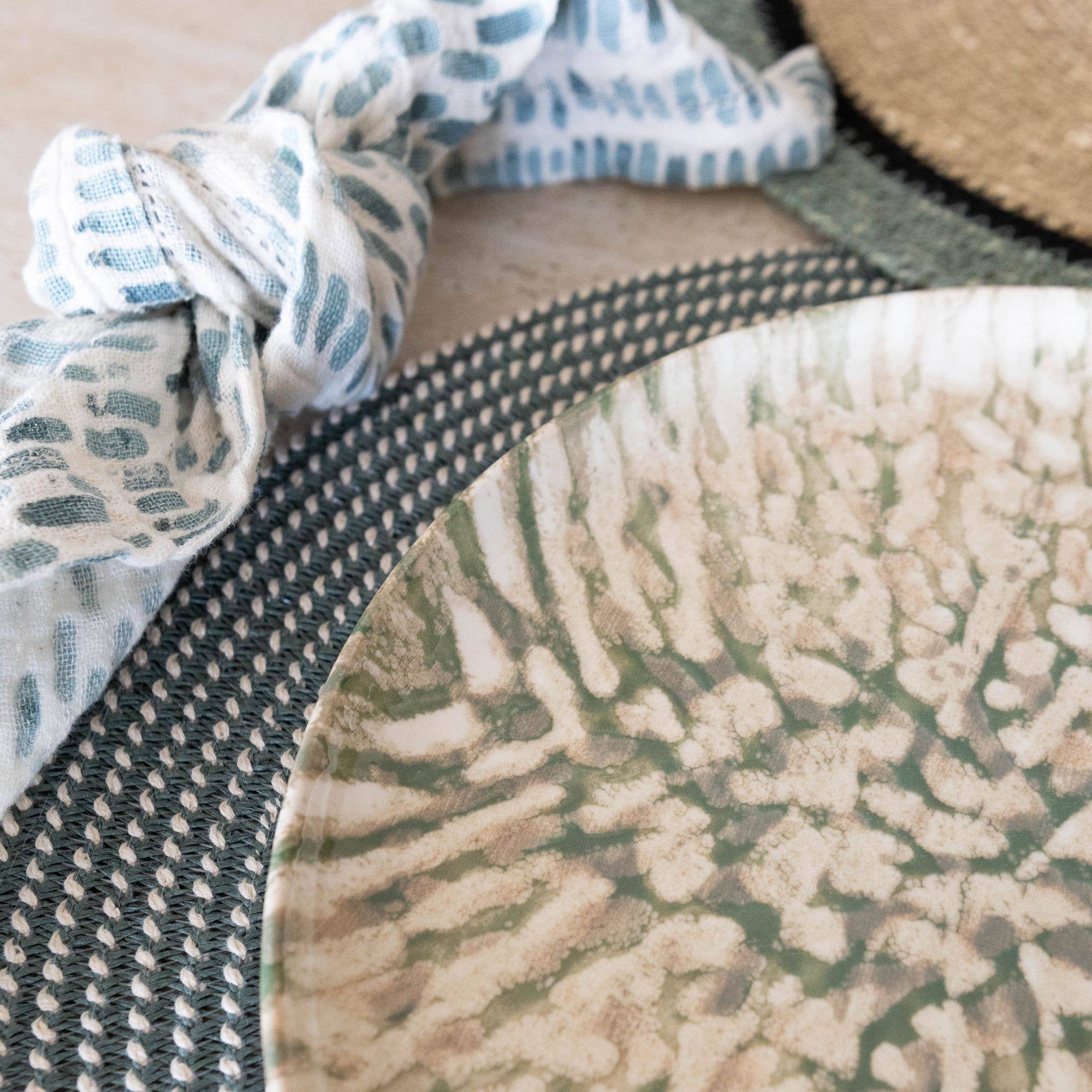 Novastyl - Wholesale Dinner Plate - JADE flat plate 26cm in green and beige stoneware2