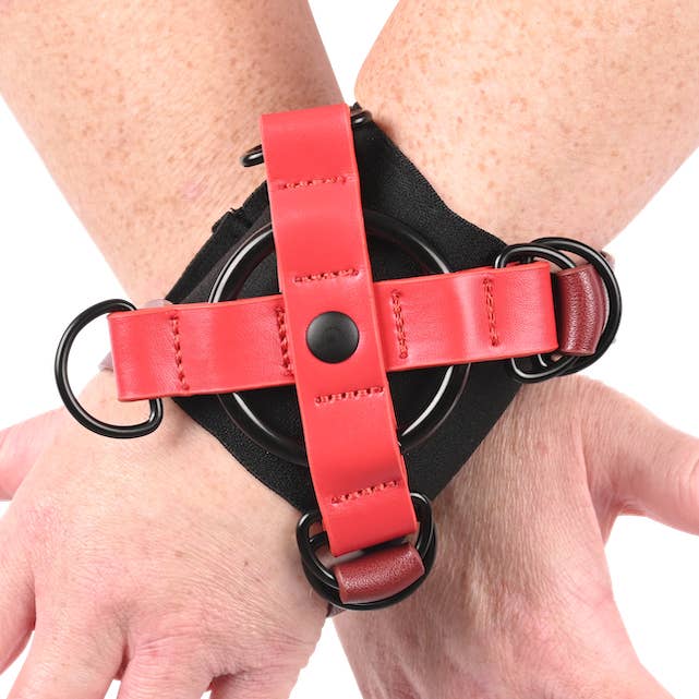 Ex's & Oh's Cross Cuffs pour la vente par Sportsheets