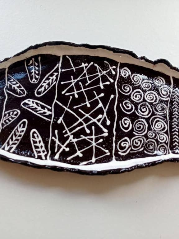 Klein Keramisch Bord Van Aardewerk In Originele Vorm voor wholesale door Poterie Art Déco