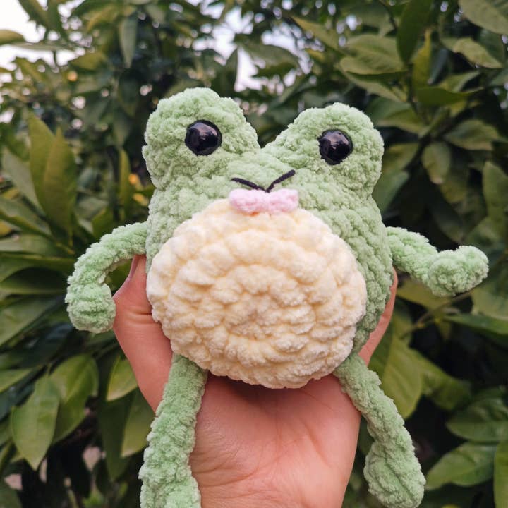 KLABELGIFT – Großhandel Kuschel-/Plüschtier – Kind & Baby – Handgefertigtes Mini-Frosch-Plüschtier – Amigurumi-Spielzeug aus Samtgarn