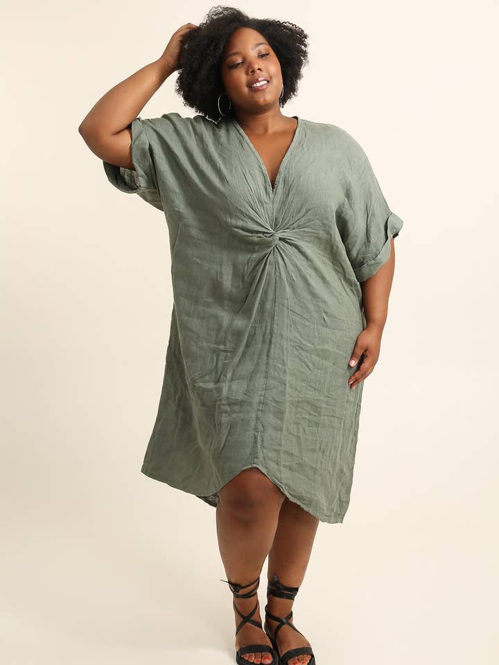 Lea & Luc - Grandes Tailles - Wholesale Dress - Women's - Plus size linen dress V neckline SKU 790924