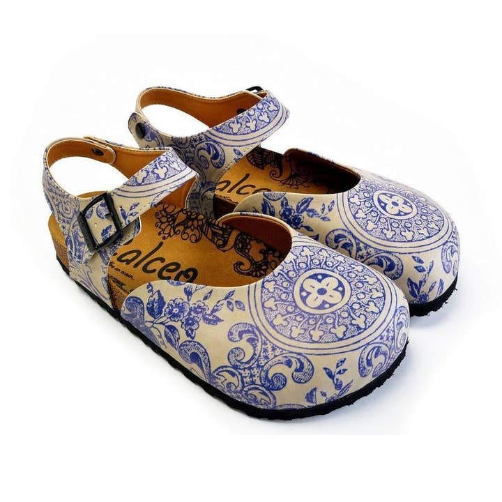 Blue and Beige Flowers Patterned Clogs - CAL1603 voor wholesale door Goby