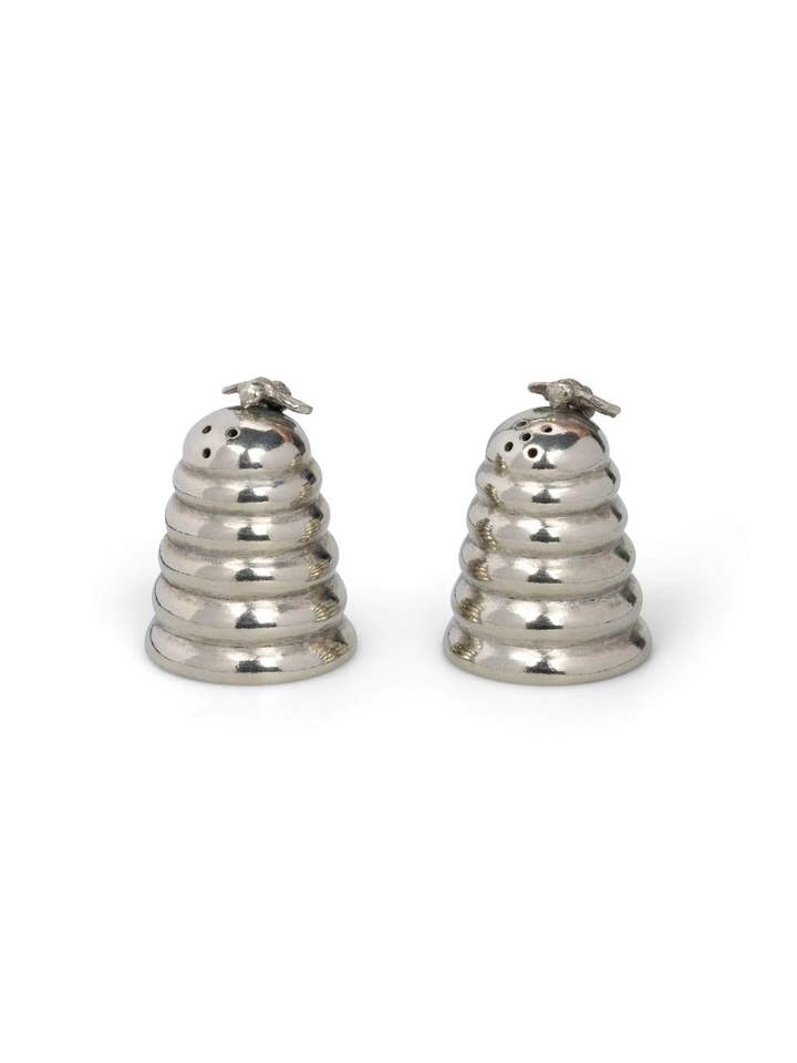 Salier et poivrier en forme de ruche d'abeille en étain pour la vente par Madame Smart Ltd