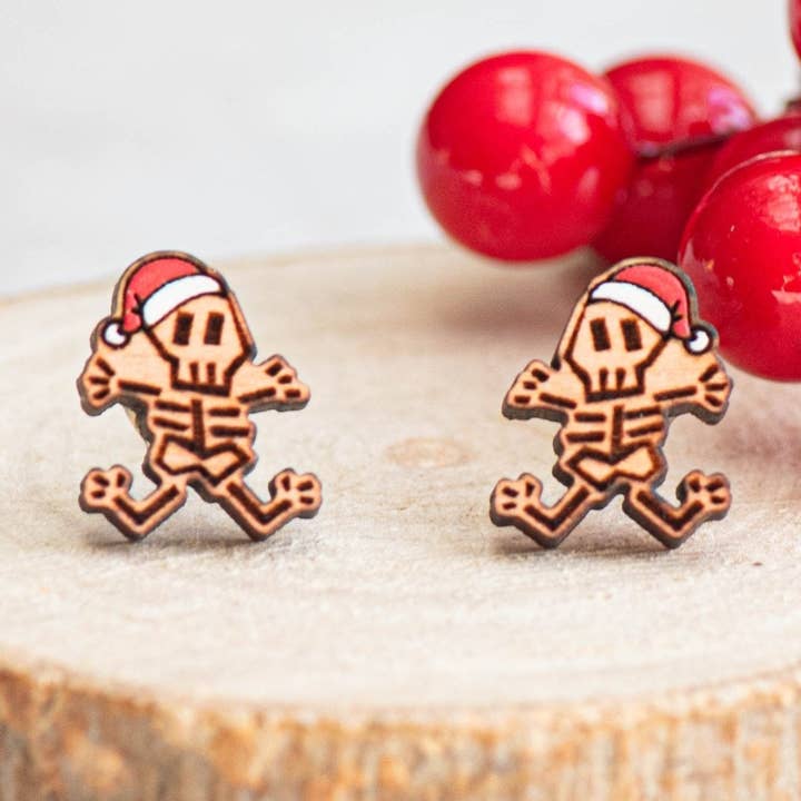 Orecchini a bottone in legno di ciliegio Christmas Dancing Skeleton - PET15206 per la vendita all'ingrosso da parte di Robin Valley
