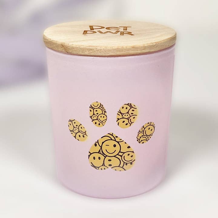 Lilac candle “Zampa Smile” 😉 and other Purchase Wholesale oli essenziali candele. Free Returns & Net 60 Terms on Faire trending on Faire.