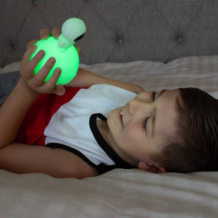Lumieworld - Wholesale Night Light - Kids & Baby - LumiPet Juniors Astronaut3