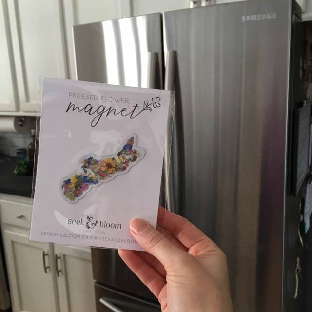 Seek & Bloom Creative Co. - Vente Aimants - Carte de la Nouvelle-Écosse Fleur Pressée, Aimant 3"4