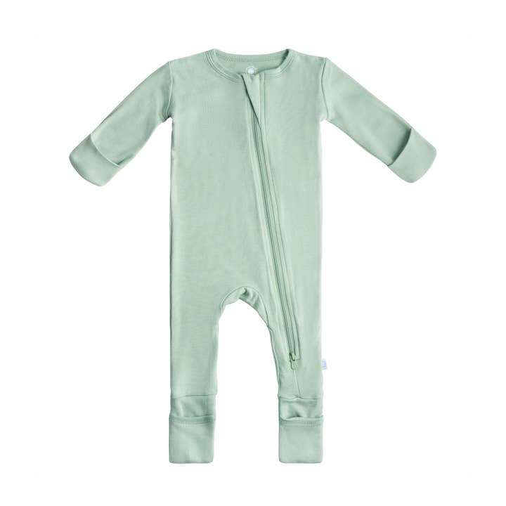 Pijama de bambú para bebés con DreamCuffs® - Verde salvia para venta al por mayor de Dreamland Baby