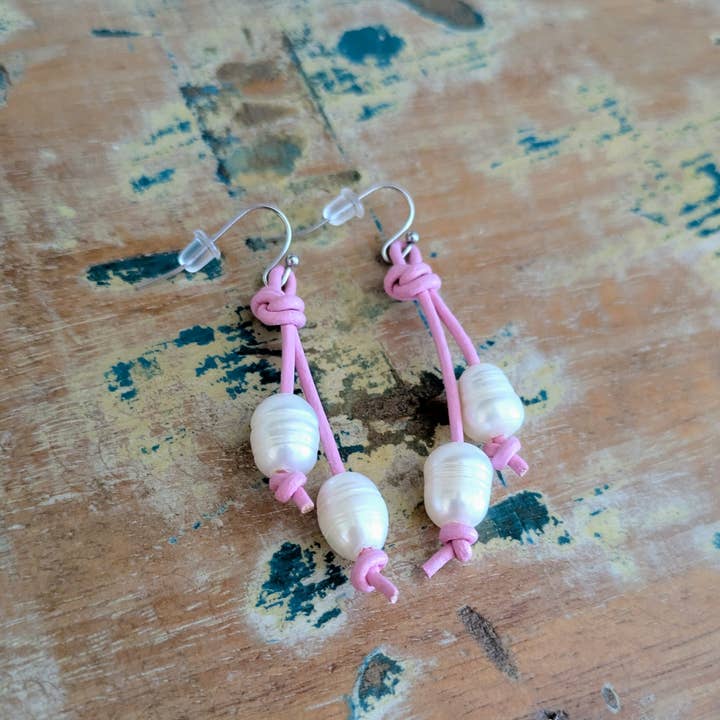 Samantha's Studio - Wholesale Dangle earrings - Pearl Leather Dangle earrings