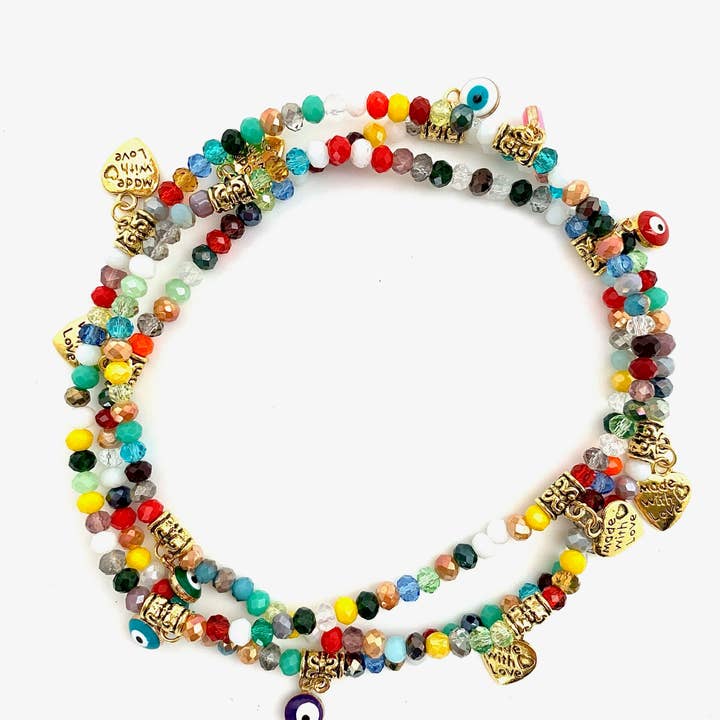 Bracelet de cheville extensible à plusieurs perles arc-en-ciel avec breloques pour la vente par Karli Buxton