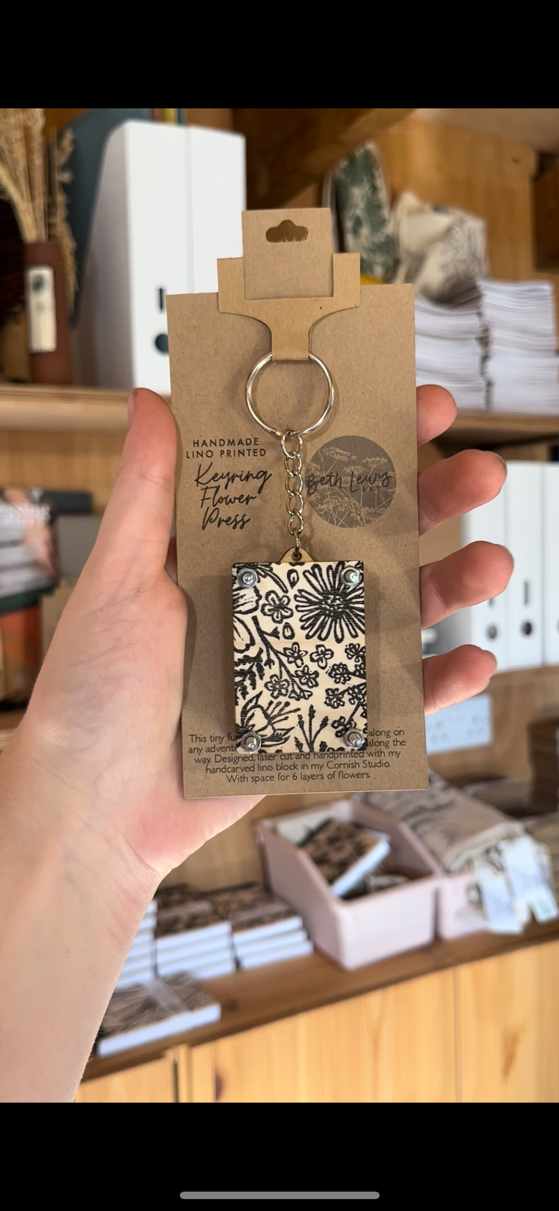 Beth Lewis Art – wholesale Keychain – Women's – Mini Keyring Flower Presses5