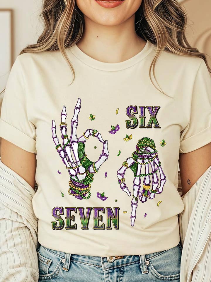 T-shirt graphique Mardi Gras Six Seven Skeleton pour la vente par COLORBEAR
